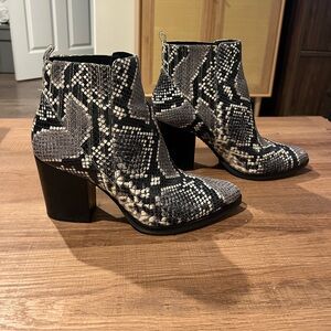 Marc Fisher Ava Black Snakeskin Pointed Chelsea Bootie - BRAND NEW- Size W 8